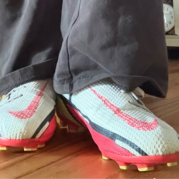 Nike Phantom GT Elite DF SG Pro Crimson Pro cleats. Size 6 mens/7‎ women’s - Picture 4 of 5